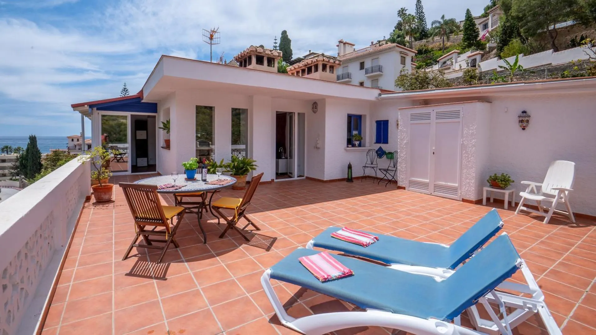 Lovely Rooftop Apartment La Palmera Azul Almunecar